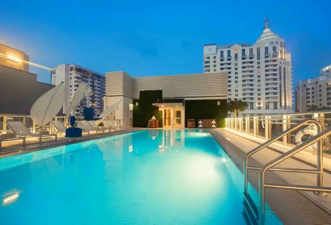 Basen w hotelu Iberostar Waves Berkeley Shore