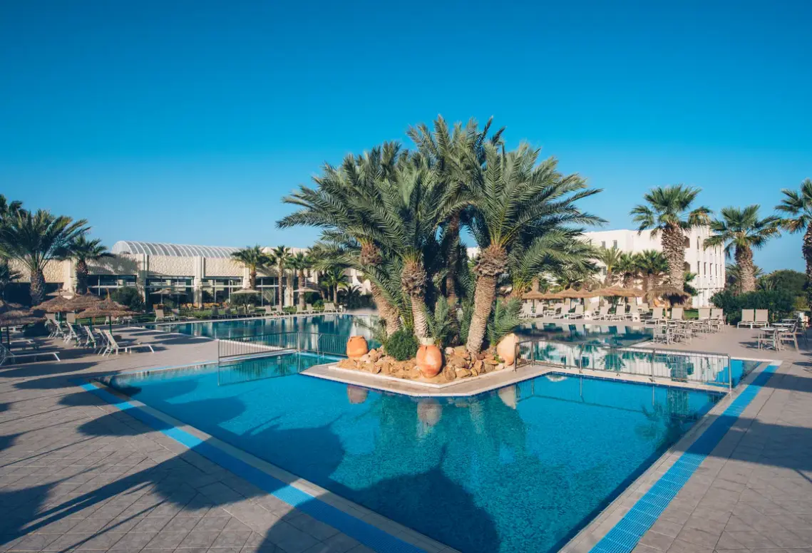 Basen w hotelu Iberostar Waves Mehari