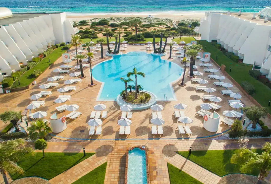 Basen w hotelu Iberostar Waves Royal Andalus