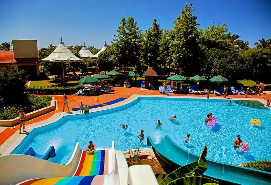 Basen w hotelu IC Green Palace