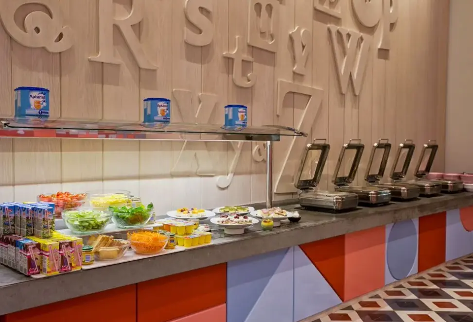 Restauracja i jedzenie w hotelu IC Green Palace