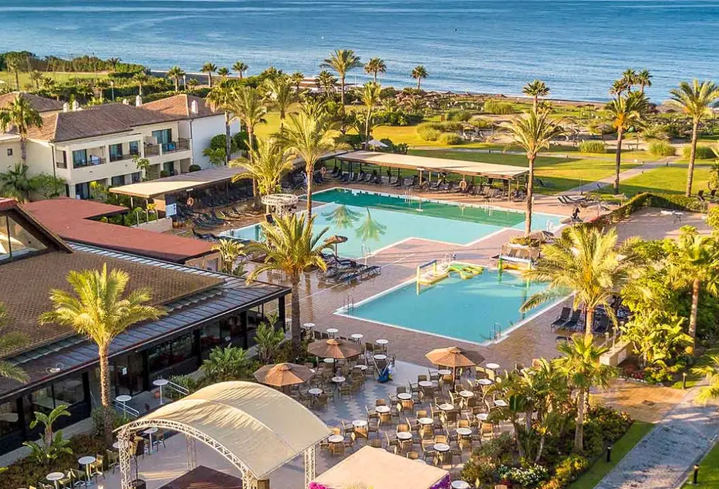 Basen w hotelu Impressive Playa Granada (ex. Playa Granada Club Resort)