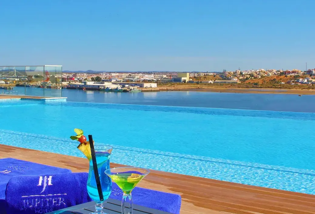 Basen w hotelu Jupiter Marina