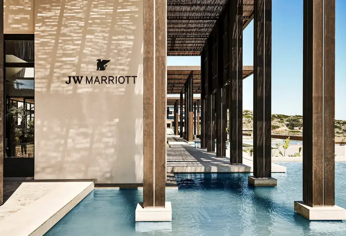 Basen w hotelu JW Marriott Crete Resort
