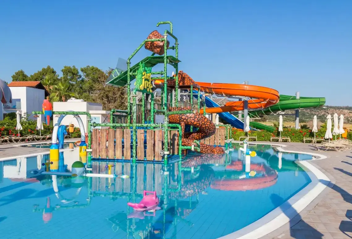 Basen w hotelu Kapetanios Aqua Resort (ex. Aqua Sol Holiday Village)