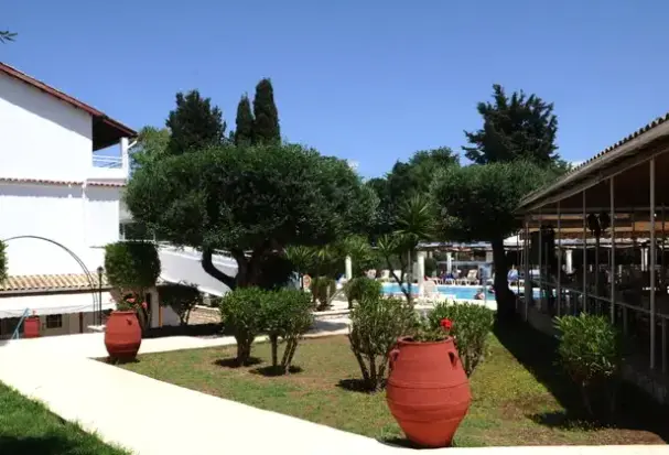 Basen w hotelu Katia Beach Aparthotel