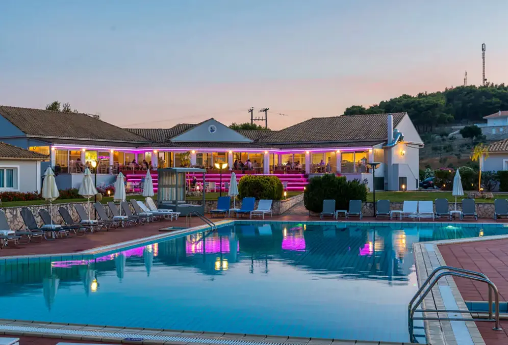 Basen w hotelu Keri Village by Zante Plaza