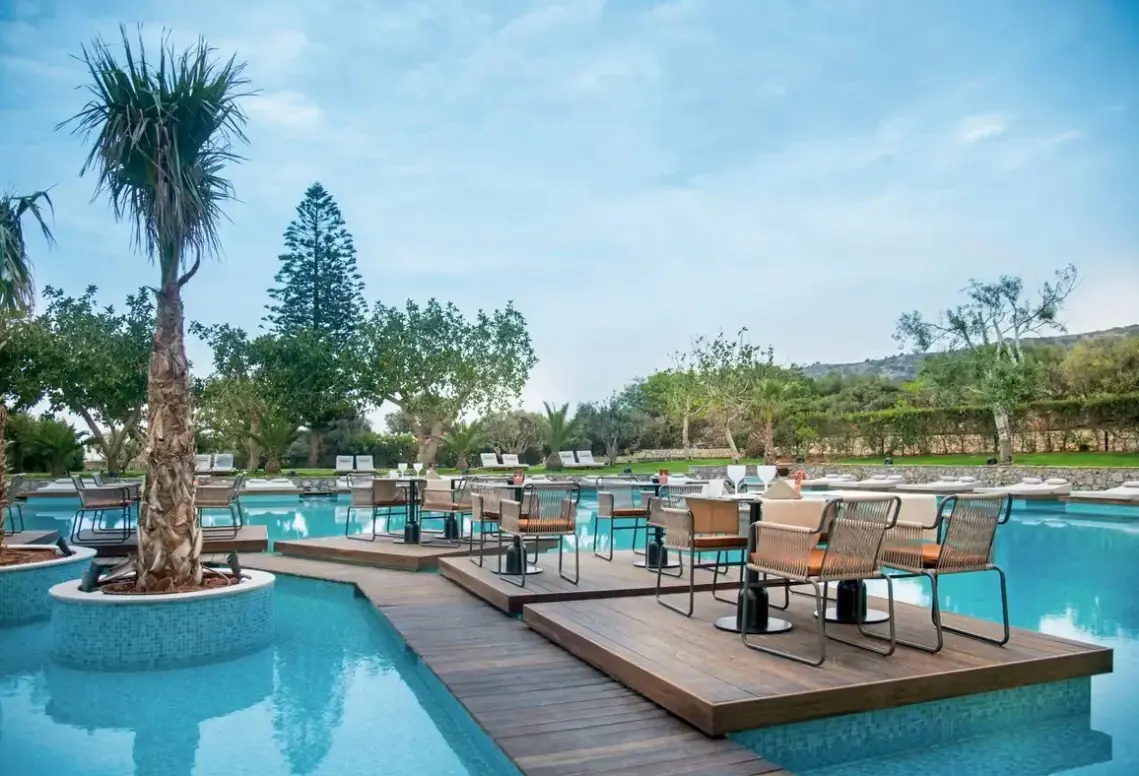 Basen w hotelu King Minos Retreat (ex. King Minos Palace)