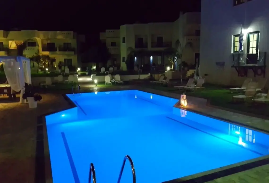 Basen w hotelu Kristalli