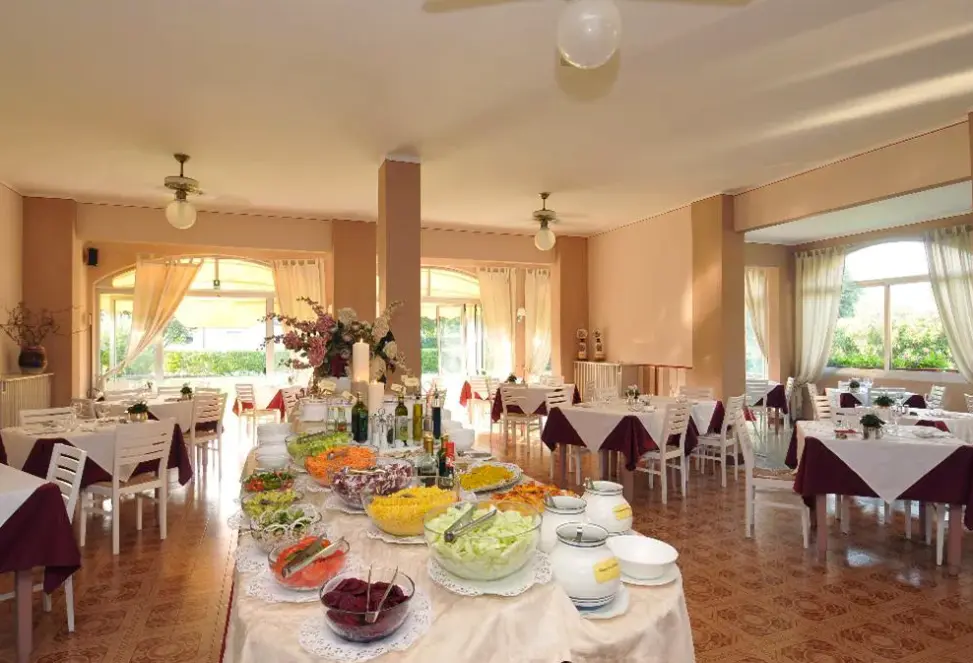 Restauracja i jedzenie w hotelu La Quiete Park