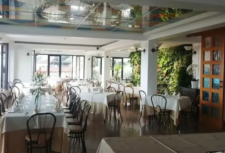 Restauracja i jedzenie w hotelu Lachea