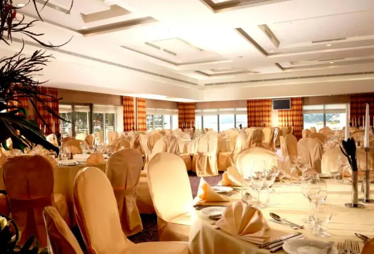 Restauracja i jedzenie w hotelu Le Meridien Lav (Podstrana)