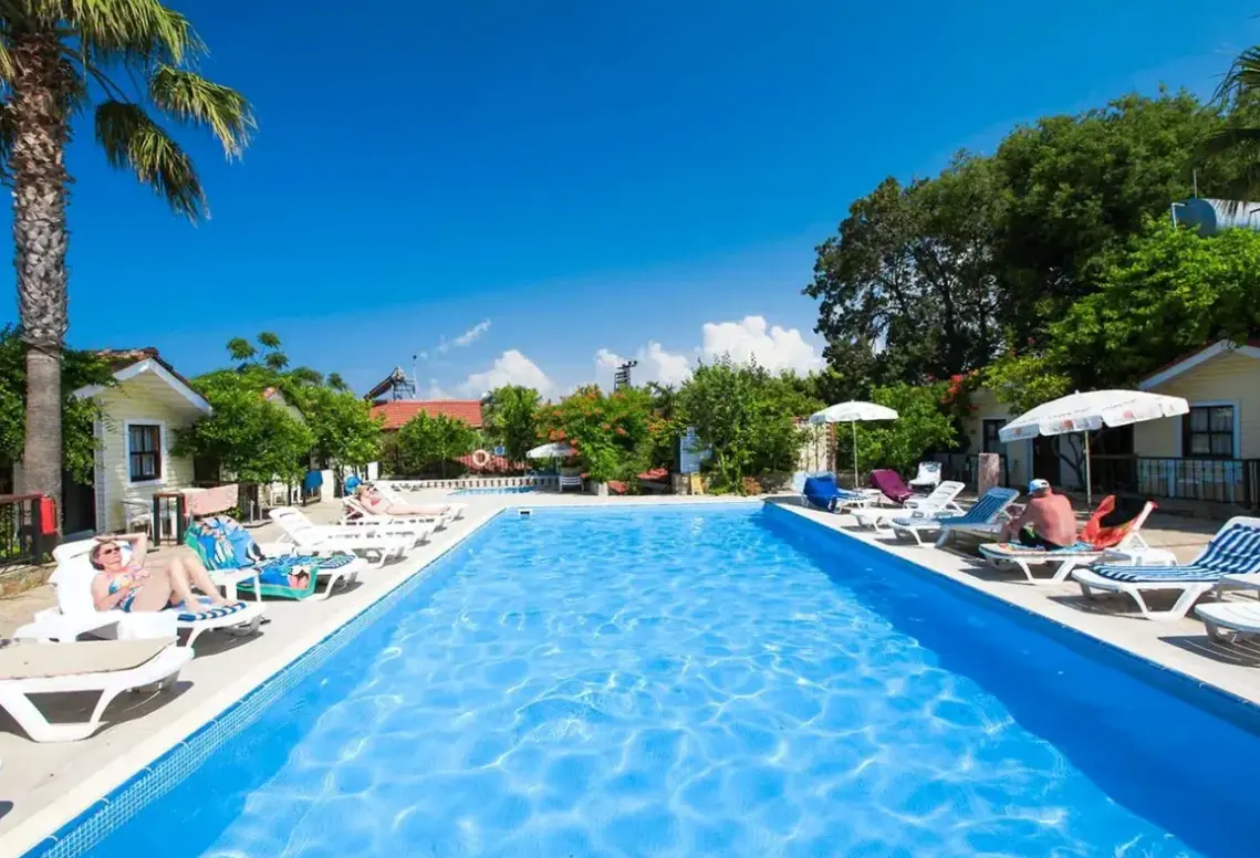 Basen w hotelu Leda Beach
