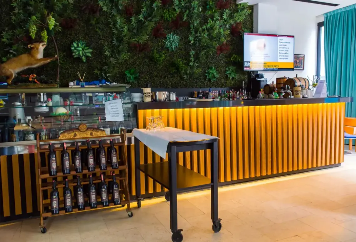Restauracja i jedzenie w hotelu Leonardo (Durres)