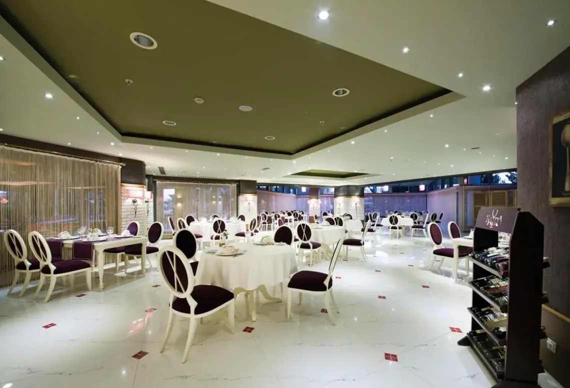 Restauracja i jedzenie w hotelu Limak Lara De Luxe