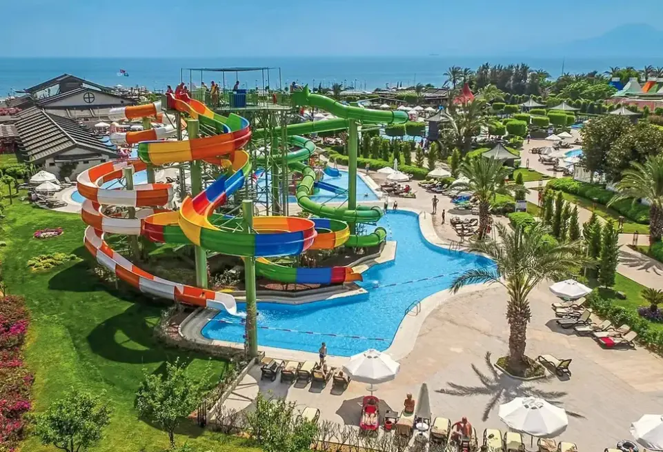 Basen w hotelu Limak Lara De Luxe