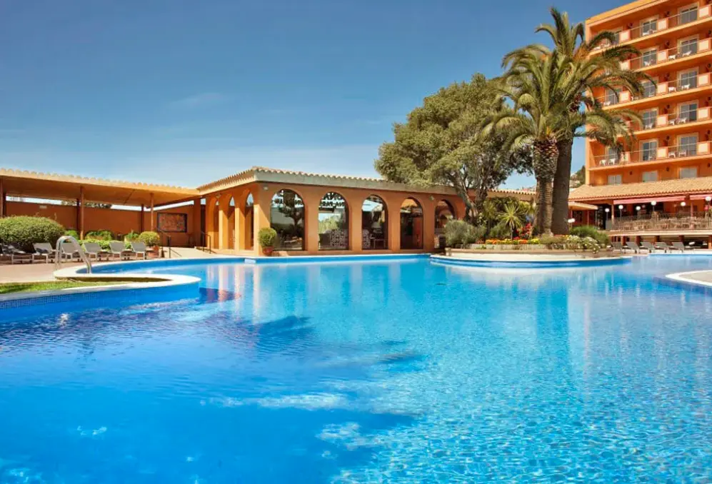 Basen w hotelu Luna Club