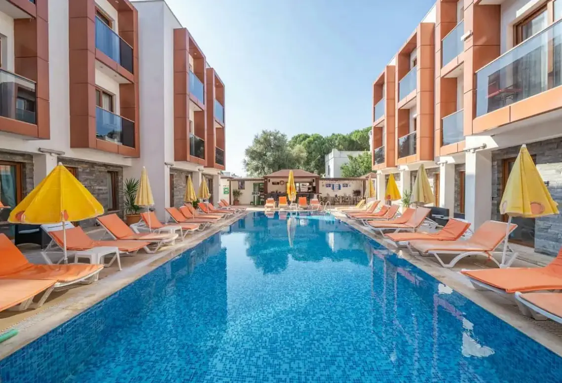 Basen w hotelu Majeste