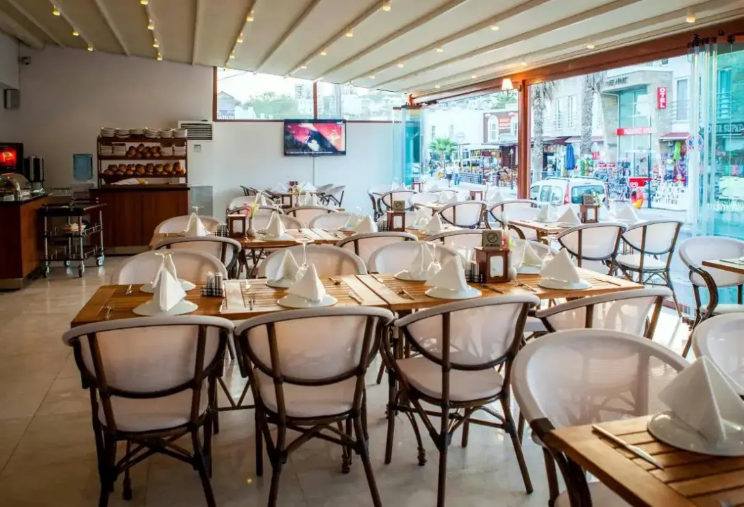 Restauracja i jedzenie w hotelu Majeste