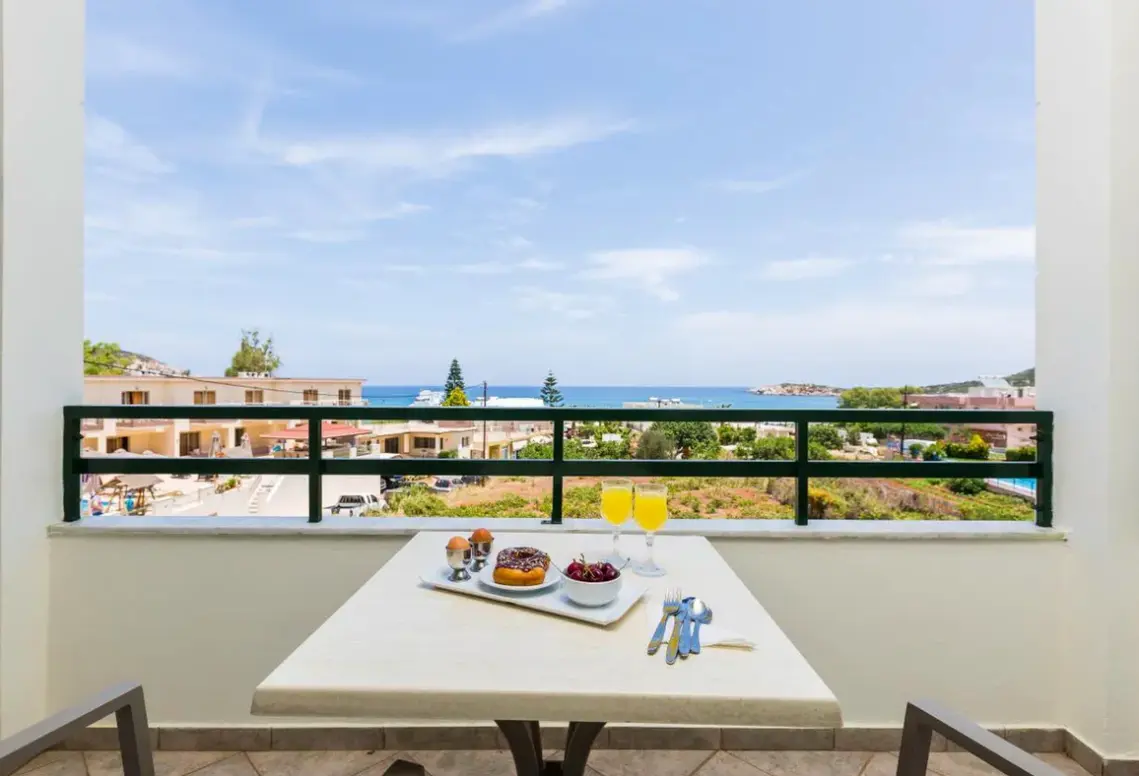 Widok z hotelu Manos Palace