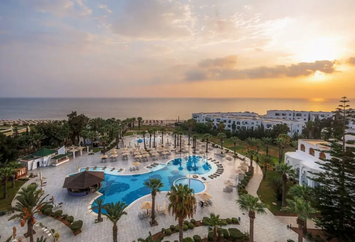Basen w hotelu Marhaba Palace (Hammam Sousse)