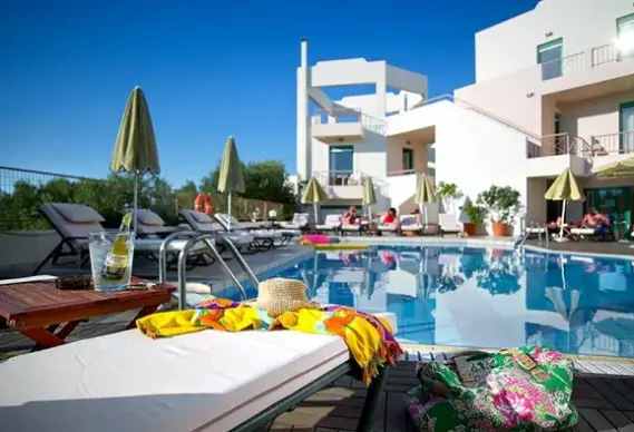 Basen w hotelu Mariamare Apartments (ex. Bella Vista)