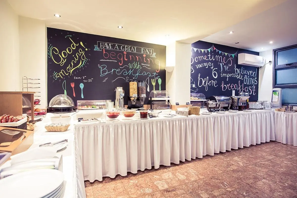 Restauracja i jedzenie w hotelu Marina (Athens)