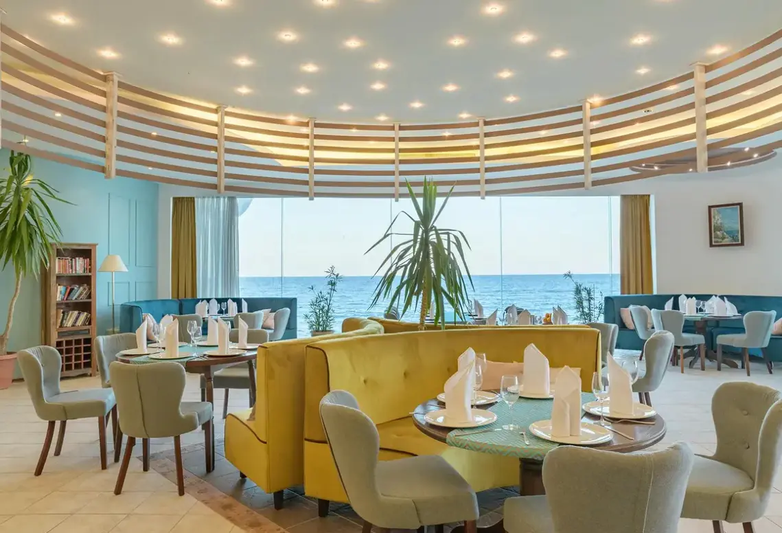 Restauracja i jedzenie w hotelu Marina Sunny Day