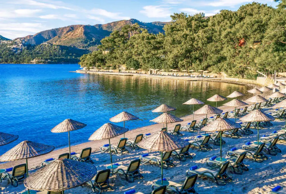 Plaża przy hotelu Marmaris Bay Resort by MP Hotels (ex. TUI Blue Marmaris)