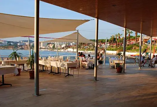 Restauracja i jedzenie w hotelu Marti Beach
