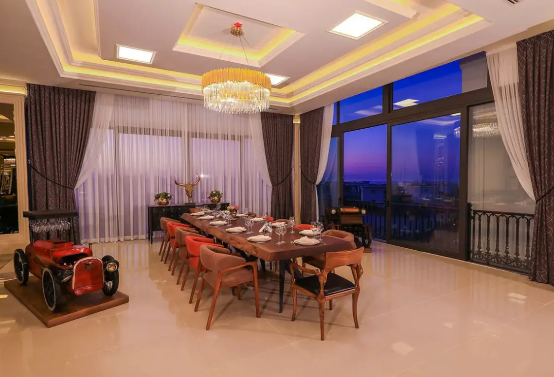 Restauracja i jedzenie w hotelu MC Palace
