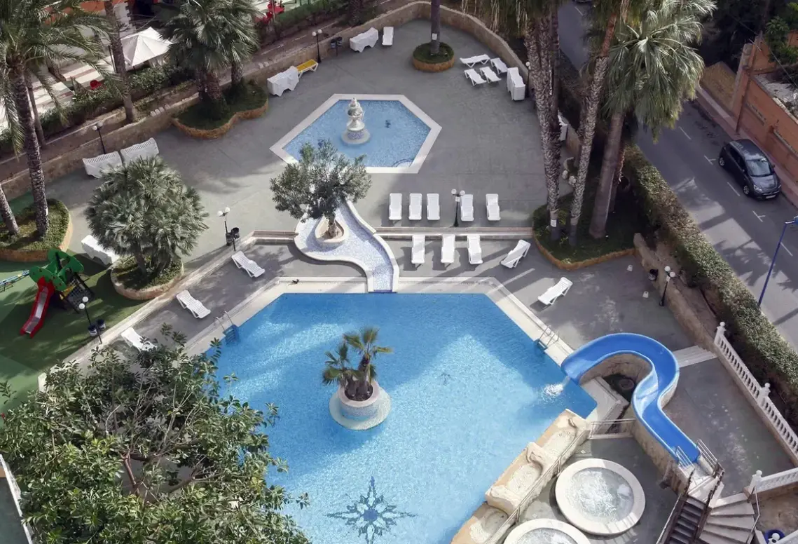 Basen w hotelu Medsur Alone (Benidorm)