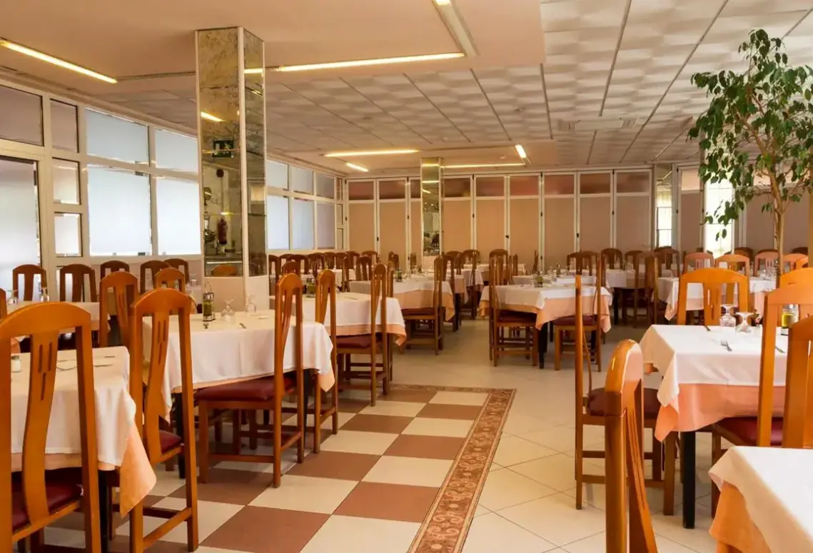 Restauracja i jedzenie w hotelu Medsur Alone (Benidorm)
