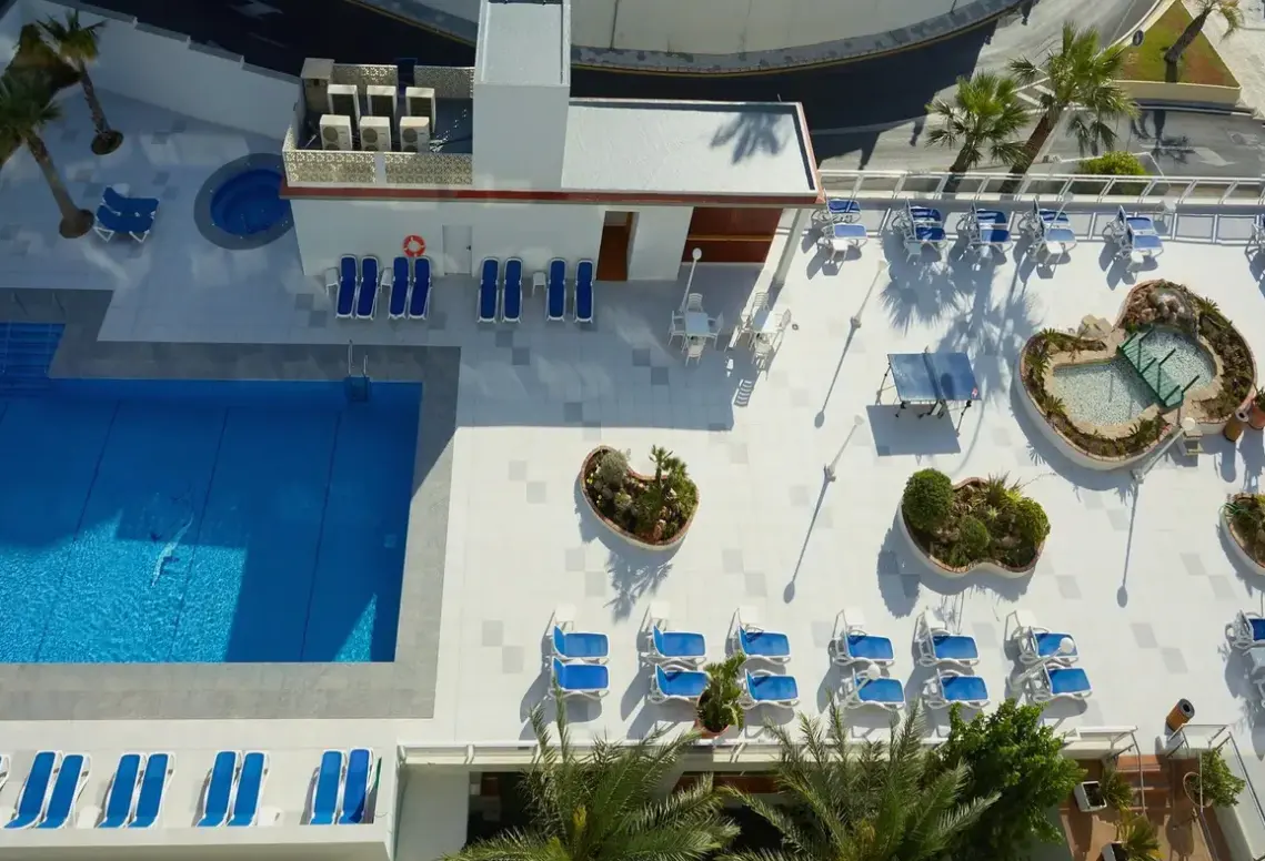 Basen w hotelu Melia Las Arenas