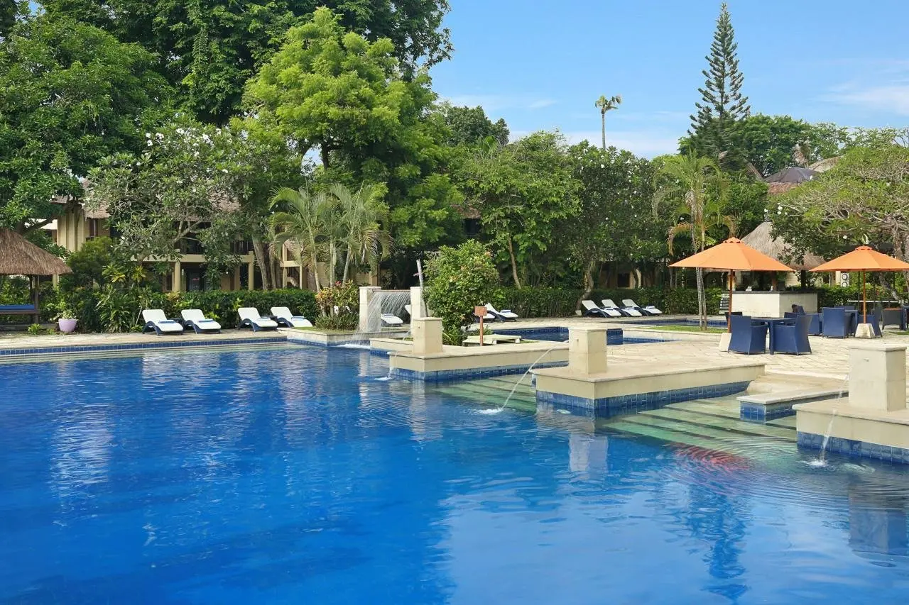 Basen w hotelu Mercure Resort