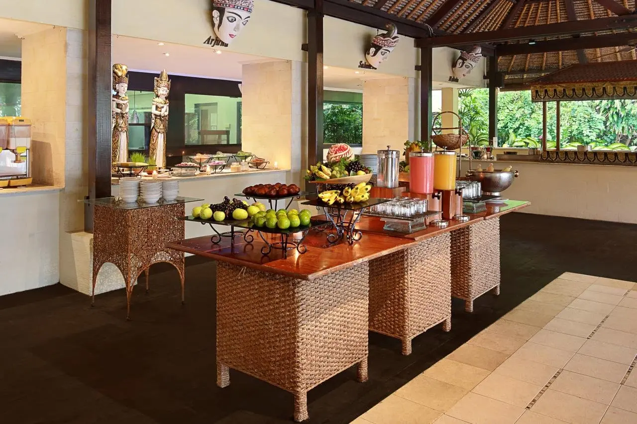 Restauracja i jedzenie w hotelu Mercure Resort