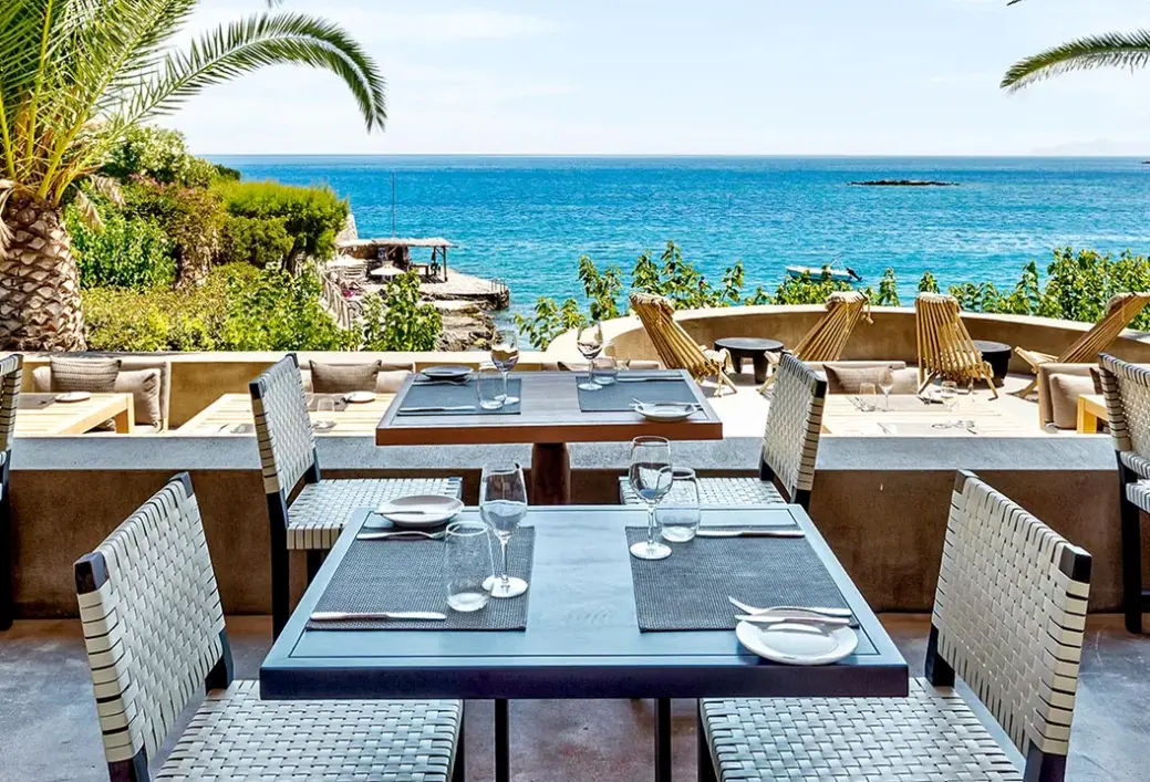 Plaża przy hotelu Minos Palace