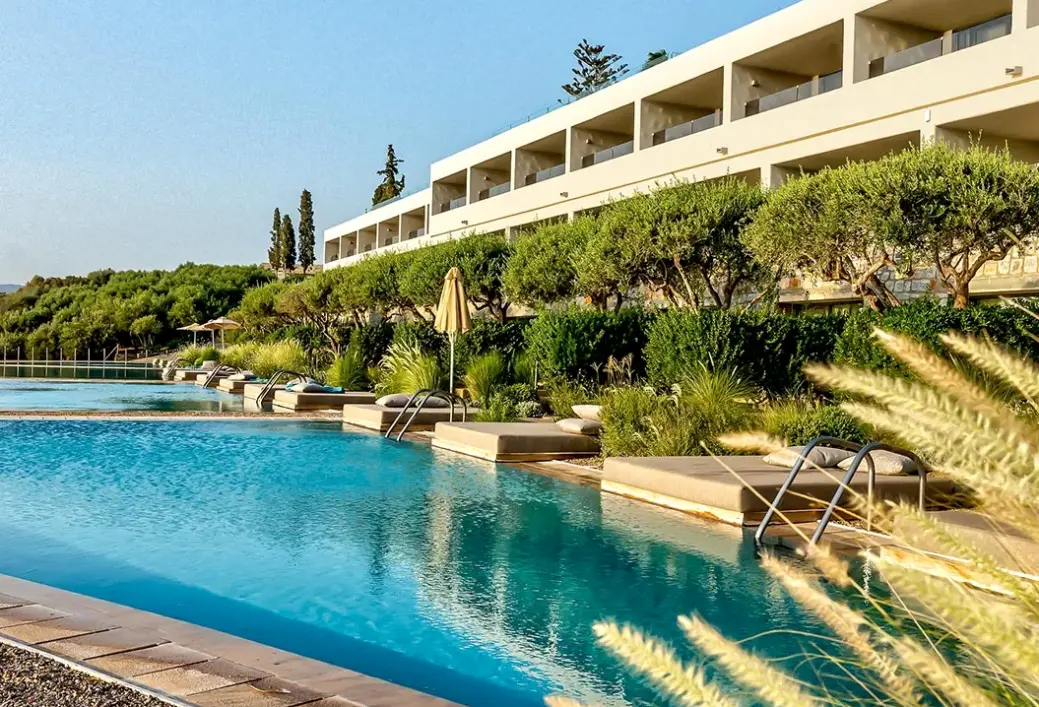 Basen w hotelu Minos Palace