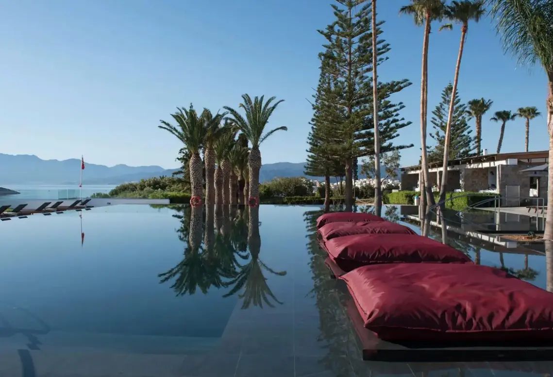 Basen w hotelu Minos Palace