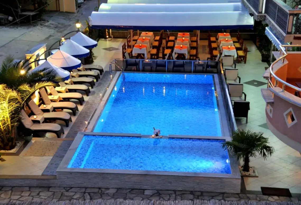 Basen w hotelu Montefila