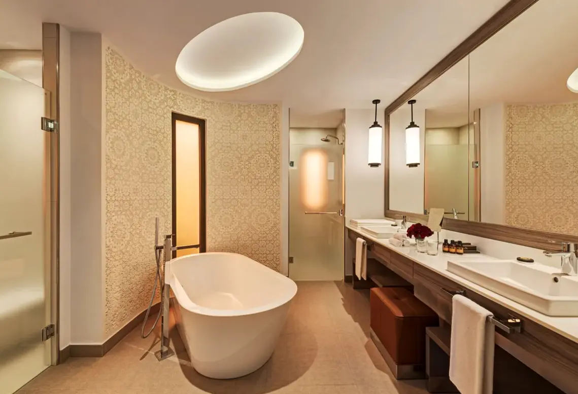 Łazienka w pokoju hotelu Movenpick Mansour Eddahbi
