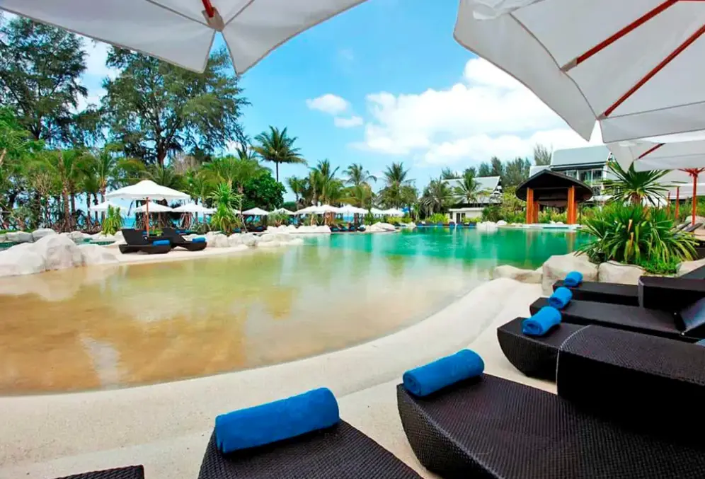 Basen w hotelu Natai Beach Resort & Spa