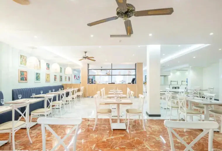 Restauracja i jedzenie w hotelu Nerja Club