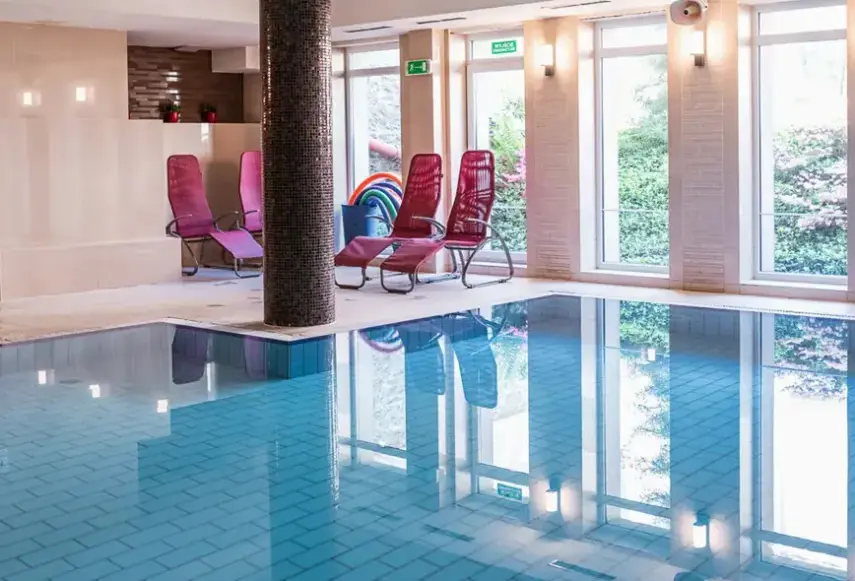 Basen w hotelu Niemcza SPA