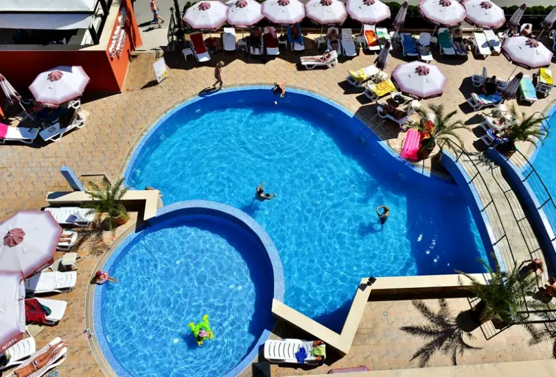 Basen w hotelu Nobel (Sunny Beach)