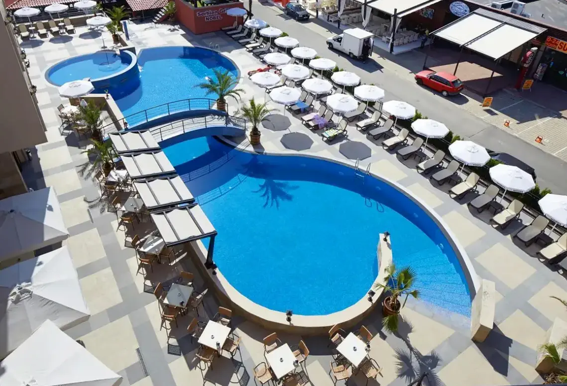 Basen w hotelu Nobel (Sunny Beach)