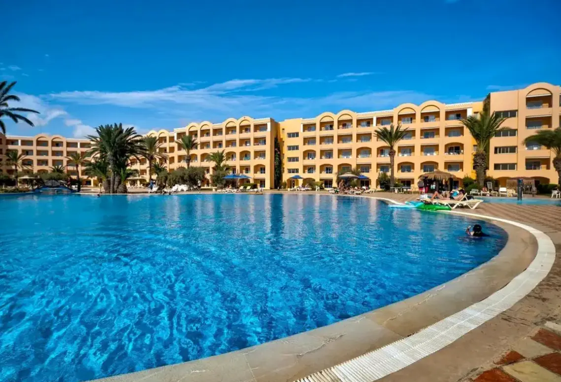 Basen w hotelu Nour Palace