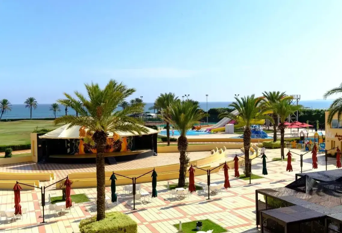 Basen w hotelu Nour Palace