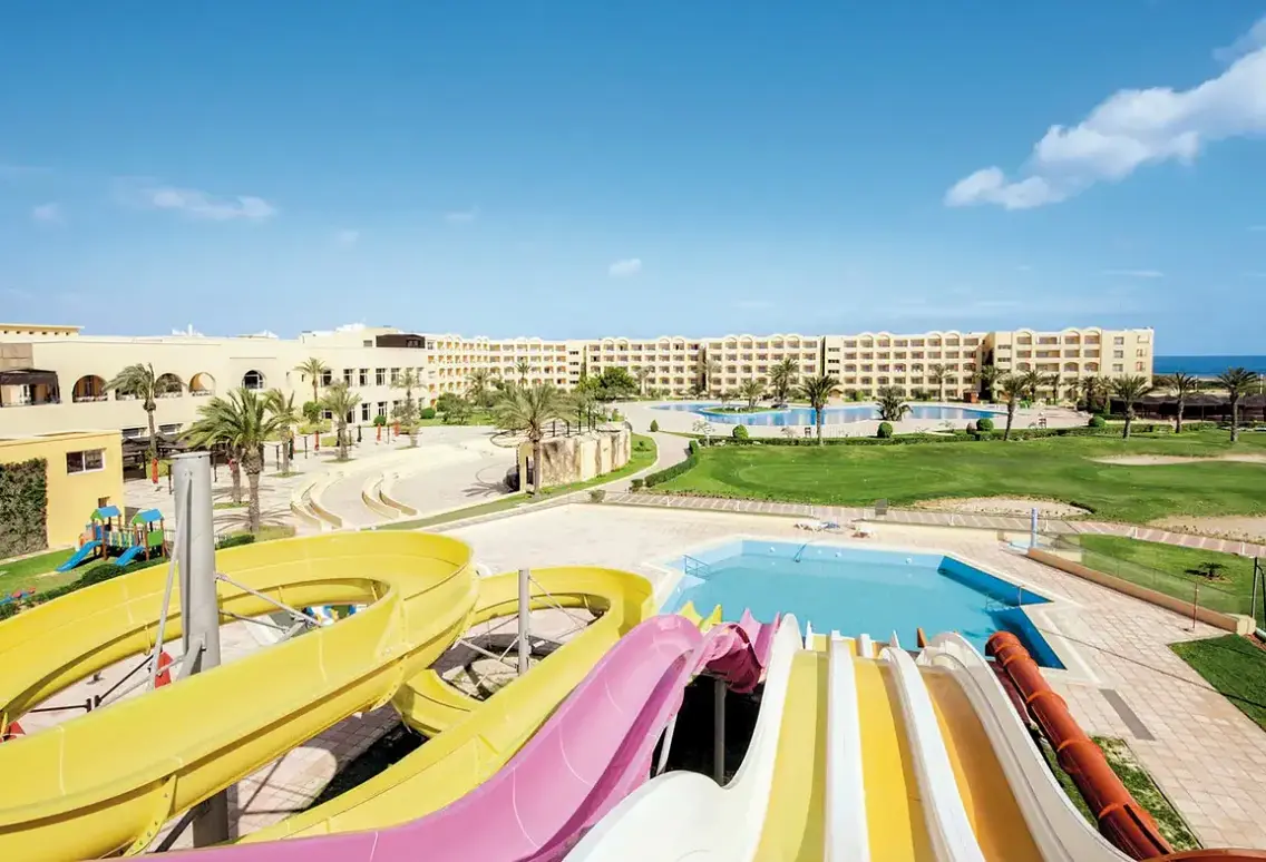 Basen w hotelu Nour Palace
