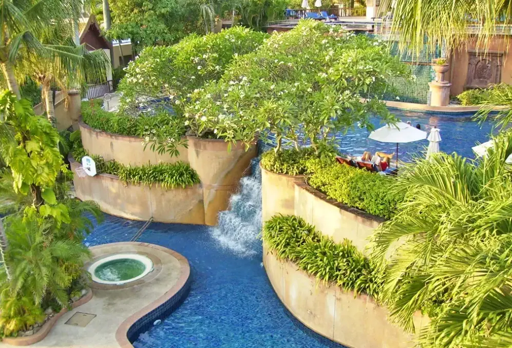 Basen w hotelu Novotel Phuket Resort